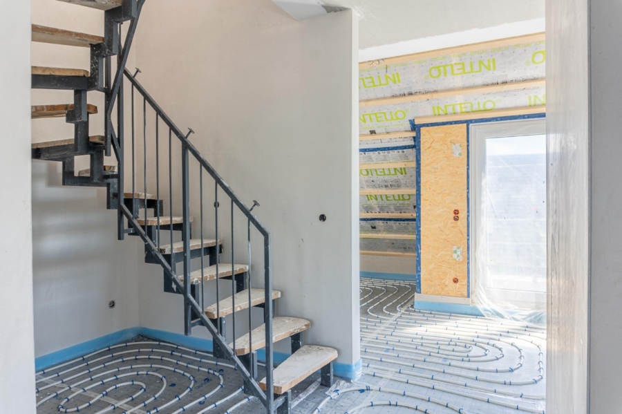 Treppe zur oberen Ebene