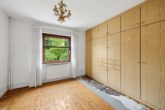 Schlafzimmer 2 - Altbauwohnung mit Potenzial – großzügige 4-Raum-Wohnung mit sonniger Terrasse