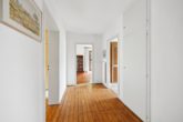 Flur - Altbauwohnung mit Potenzial – großzügige 4-Raum-Wohnung mit sonniger Terrasse