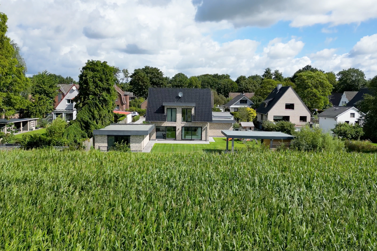 Exklusive Feldrandlage des Grundstücks