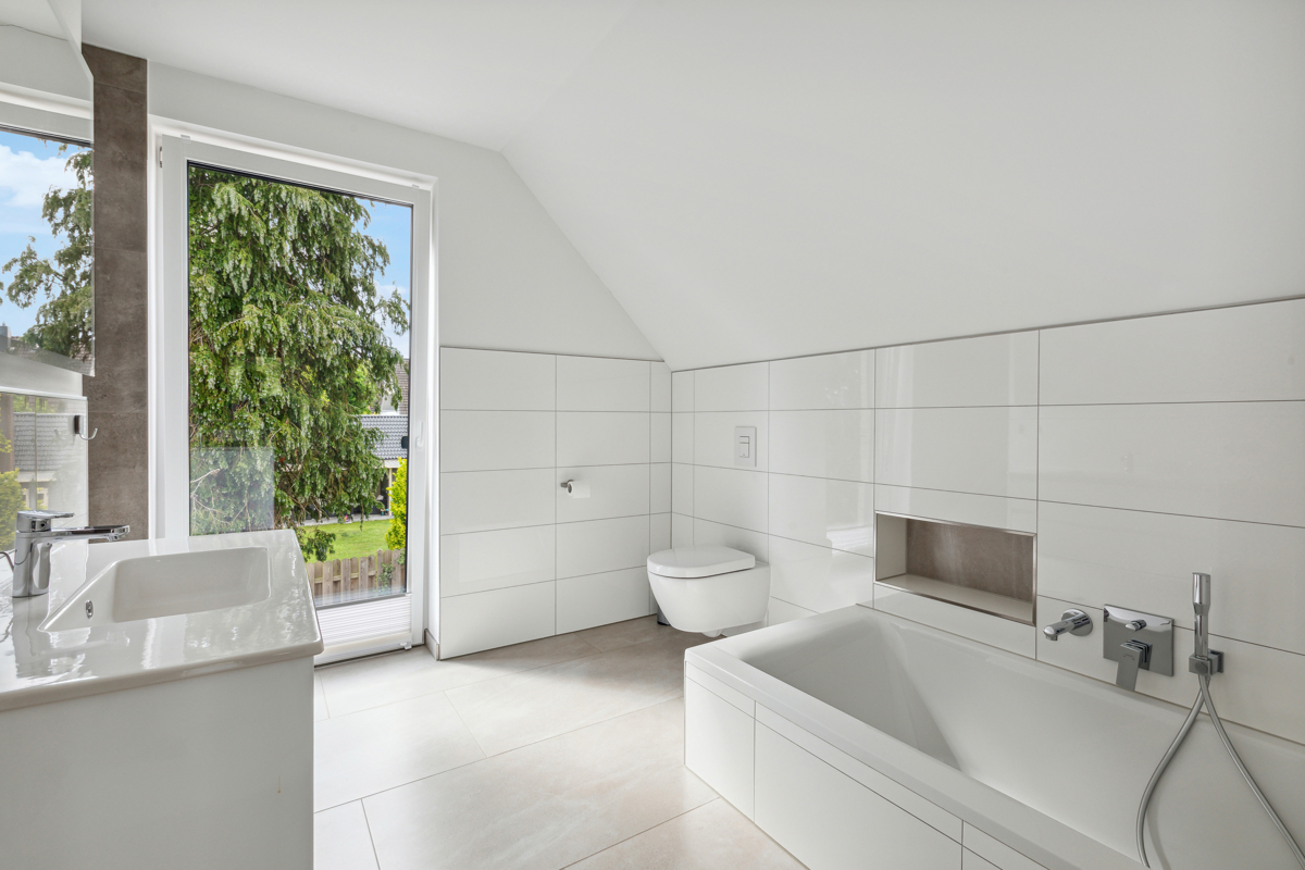 ... mit Badewanne.