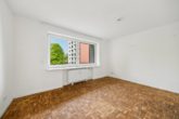 ...großzügig geschnitten - Hamburg-Eidelstedt | Gut geschnittene und helle 2-Zimmer-Wohnung (mit Erbbaurecht) mit Blick ins Grüne